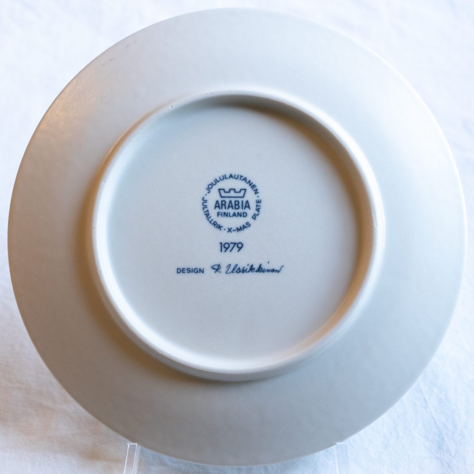 ARABIA, Finland - Annual Christmas Plate 1979 - No 2 in Series - Raija Uosikkinen - Ltd. ed. ARABIA, Finland - Annual Christmas Plate 1979 - No 2 in Series - Raija Uosikkinen - Ltd. ed. - Image 2